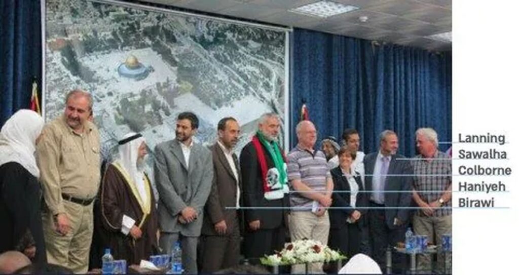 Zaher Birwai im Jahr 2012 neben dem damaligen Hamas-Chef Ismail Haniyeh