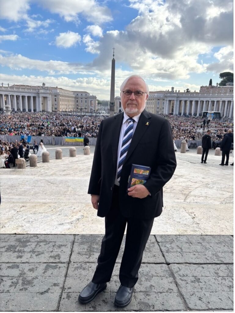 Rabbi Abraham Cooper auf dem Petersplatz in Rom