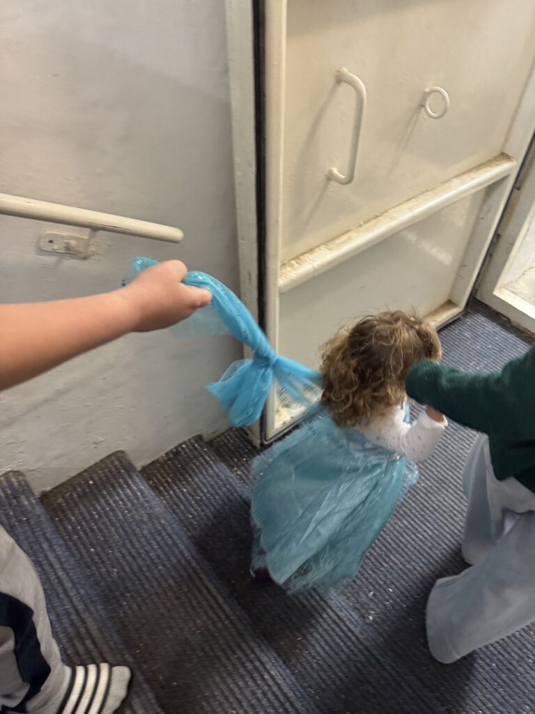 Eisprinzessin Elsa auf dem Weg in den Schutzraum