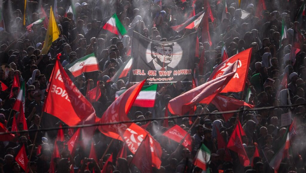 Khameneis Begräbnisfeierlichkeiten in Teheran