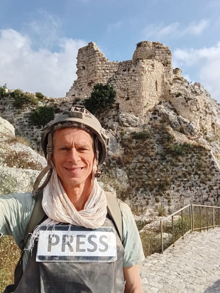 Mena-Watch-Autor Tal Leder bei der Pressetour vor der Festung Beaufort 