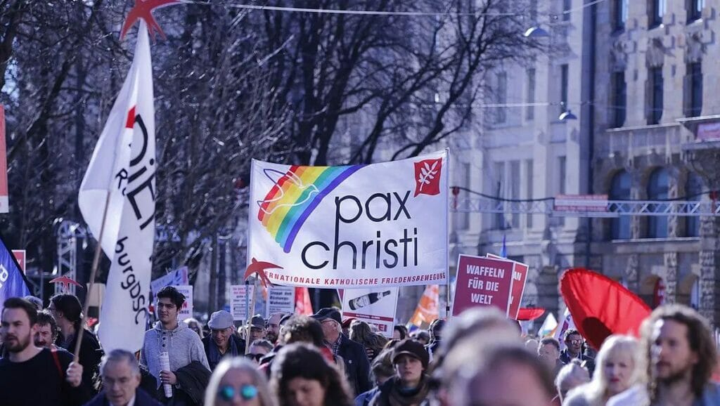 Pax Christi auf der Demonstration gegen die Münchner Sicherheitskonferenz 2019