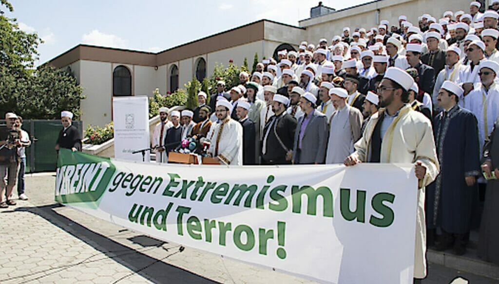 Imame bei der Präsentation der IGGiÖ-Erklärung