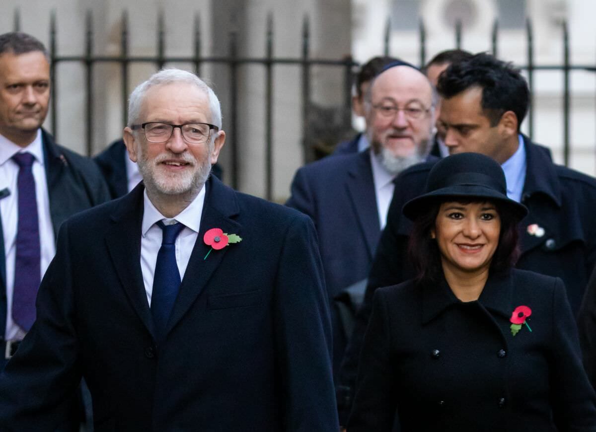 Jeremy Corbyn und Ephraim Mirvis (Mitte hinten) am Rememberance Sunday für die britischen Soldaten