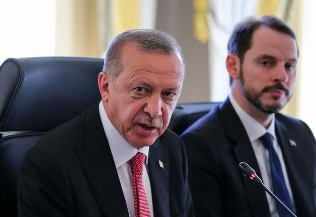 Erdogan mit seinem Schwiegersohn und Finanzminister Berat Albayrak