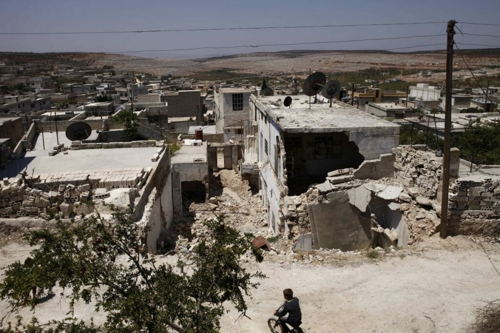 Durch Fassbomben zerstörte Wohnhäuser in der Provinz Idlib