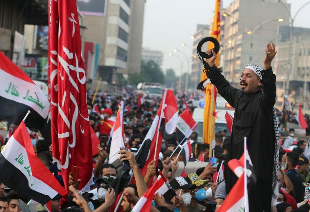 Bilder des Jahres 2019, News 10 Oktober 191029 -- BAGHDAD, Oct. 29, 2019 Xinhua -- People take part in a protest in Baghdad, Iraq, on Oct. 29, 2019. The UN Secretary-General s Special Representative for Iraq Jeanine Hennis-Plasschaert on Tuesday called for holding national dialogue to resolve the ongoing anti-government protests in Iraq. (Xinhua/Khalil Dawood)