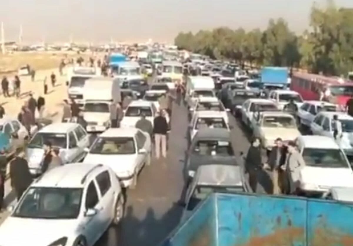 Demonstranten in Shiraz bilden Stau