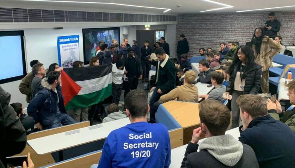 Demonstranten stören den Vortrag von Eyal Dror an der Universität of Warwick am 19. November 2019