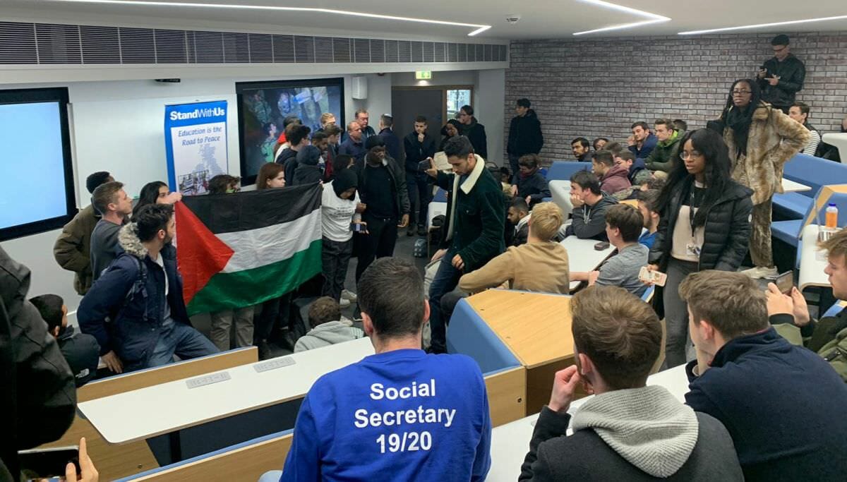 Demonstranten stören den Vortrag von Eyal Dror an der Universität of Warwick am 19. November 2019