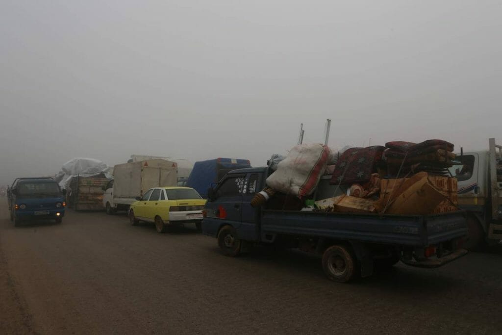 Flüchtlingskonvoi im Nordwesten Syriens (imago images/ZUMA Press)
