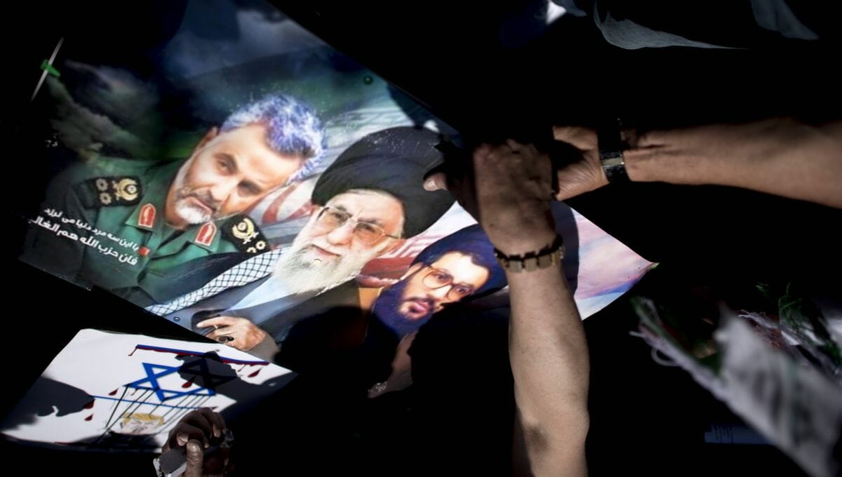 Poster von Revolutionsgarden-Kommandeur Soleimani, Ayatollah Khamenei und Hisbollah-Chef Nasrallah