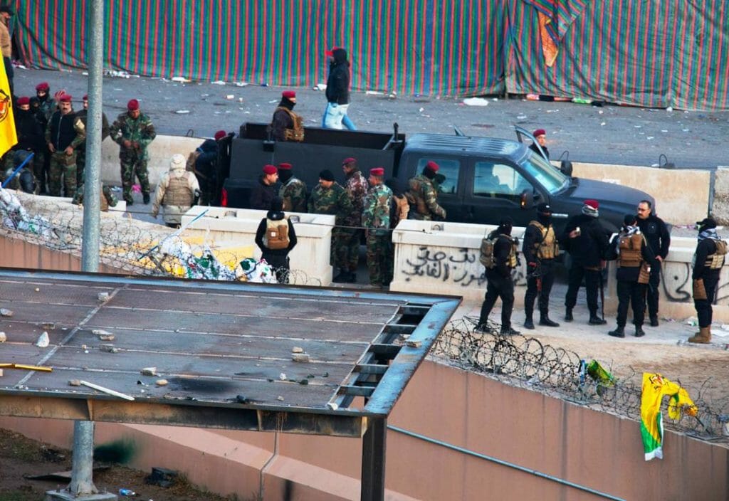 So sehen für manche Medien „Demonstranten“ aus: Schiitische Milizionäre vor der amerikanischen Botschaft in Bagdad, 31. Dezember 2019 (imago images/UPI Press)