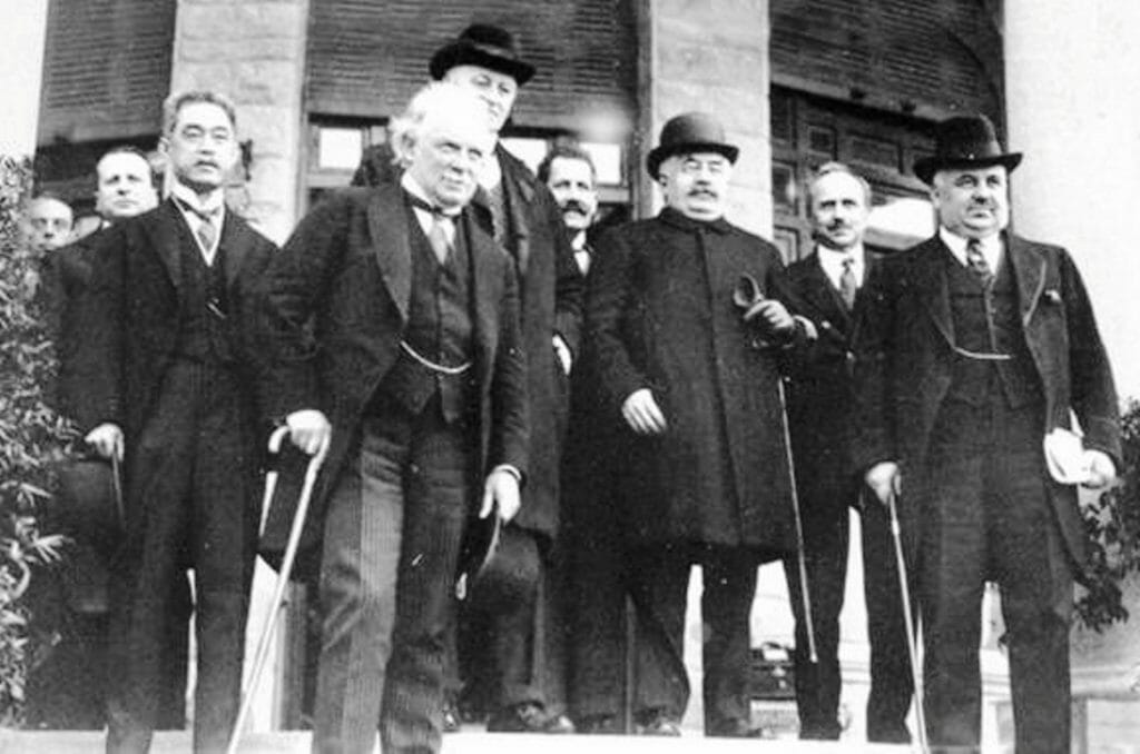 Teilnehmer der Konferenz von San Remo 1920, auf der die Mandate für Gebiete im Nahen Osten an Frankreich und das Britische Königreich vergeben wurden.