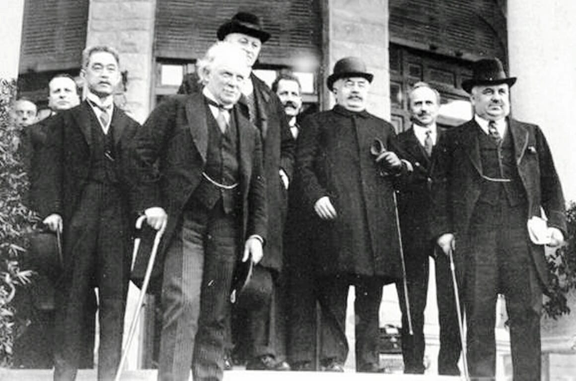 Teilnehmer der Konferenz von San Remo 1920, auf der die Mandate für Gebiete im Nahen Osten an Frankreich und das Britische Königreich vergeben wurden.