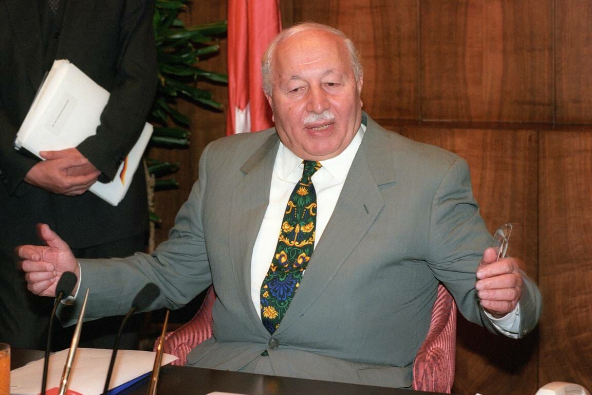 Islamist und Antisemit, von einem österreichischen Islamverein aber trotzdem als „großer islamischer Vordenker“ gefeiert - Necmettin Erbakan (imago images/sepp spiegl)