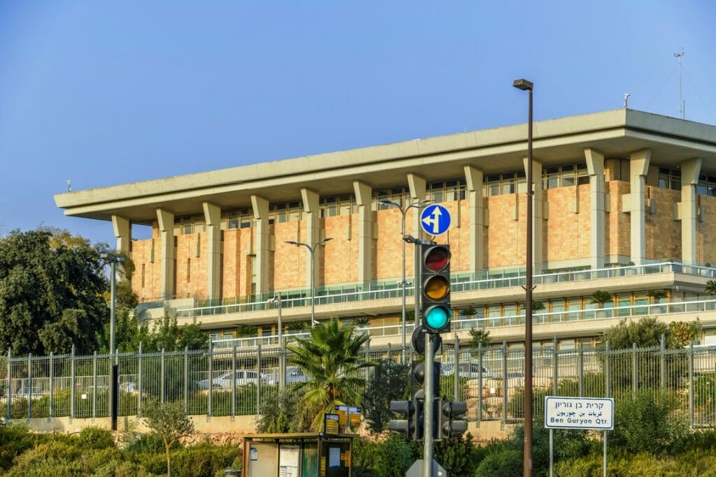 In die Knesset, das Herz der israelischen Demokratie, darf auch eine arabische Politikerin gewählt werden, die offen Terroristen lobpreist. (imago images/Schöning)