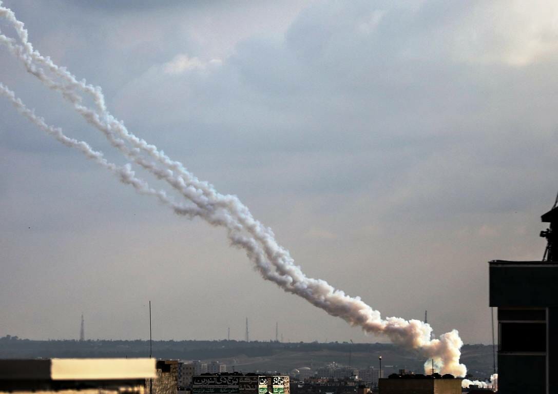 Terroristen feuern aus dem Gazastreifen Raketen auf Israel. (imago images/Xinhua)