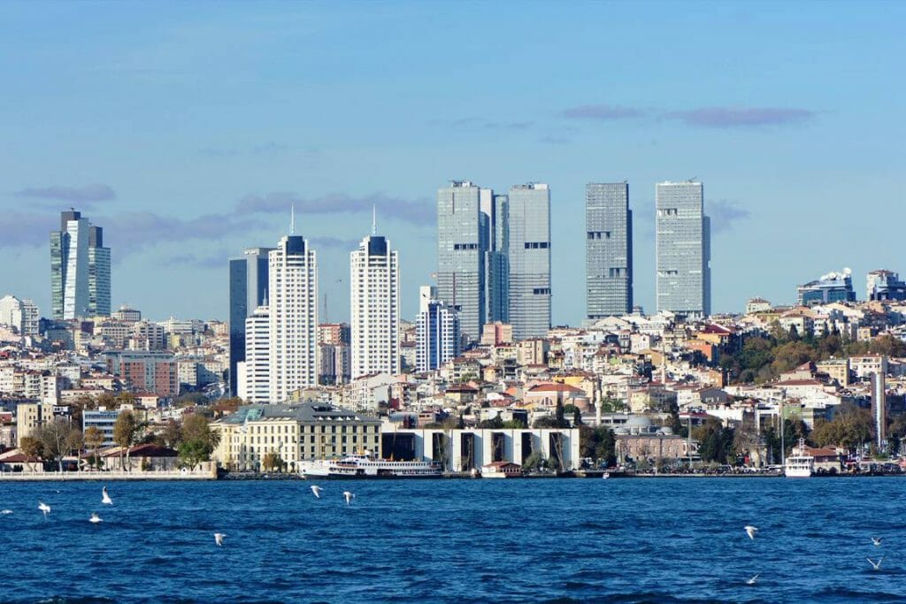 Blick auf Istanbul, wo iranische Agenten im November einen Dissidenten ermordeten. (imago images/CHROMORANGE)