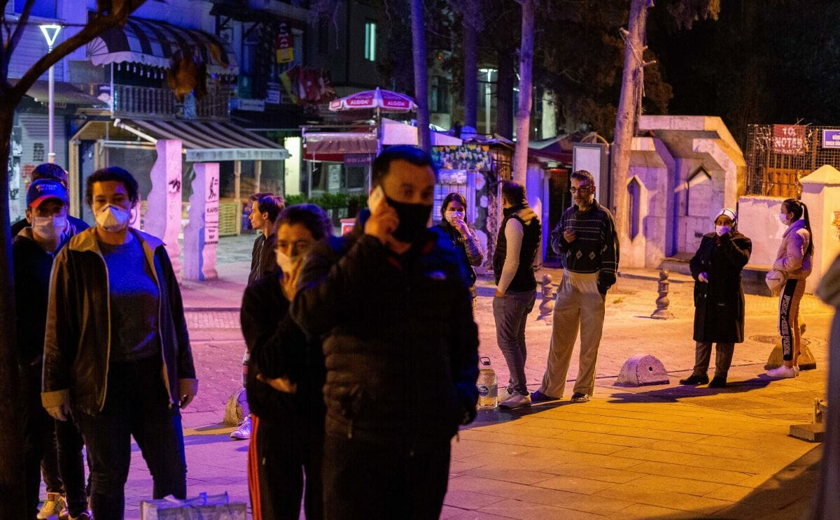Freitagabend kam es in der Türkei, etwa bei Bäckereien, zu langen Warteschlangen und Panikkäufen