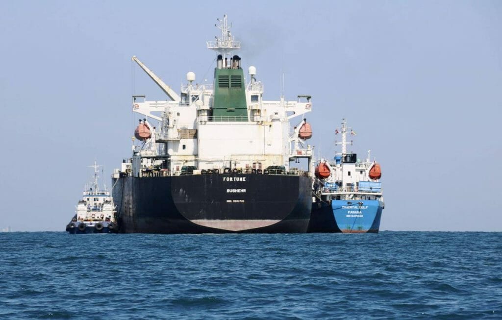 Steckt Israel auf einem Cyberangriff auf den Hafen Shahid Rajaee an der Straße von Hormus? (imago images/Kyodo News)