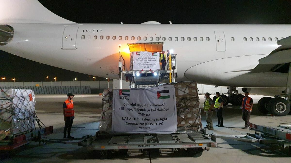 Mit ihrem ersten Mit ihrem ersten Direktflug nach Israel lieferte die emiratische Fluglinie Etihad Corona-Hilfsgüter für die Palästinensergebietelieferte die emiratische Fluglinie Etihad Corona-Hilfsgüter für die Palästinensergebiete