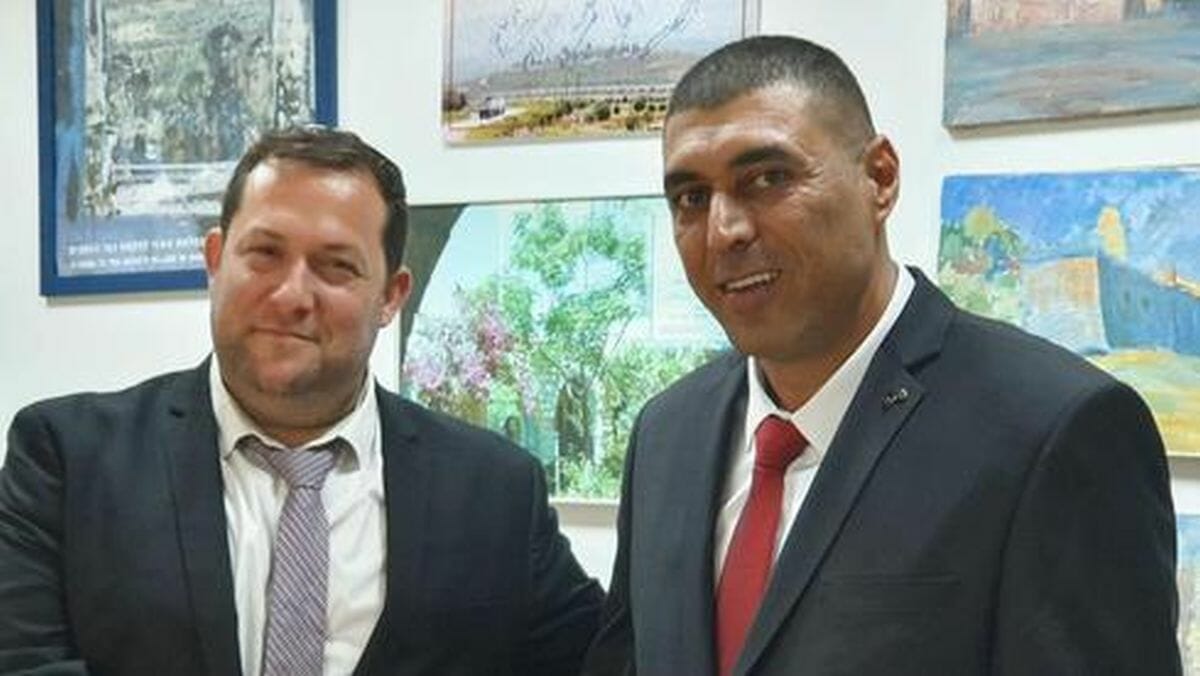 Mohammad Massad (re.) brachte Petion ein, um zu verhindern, dass PA Gelder zur Terrorfinanzierung verwendet