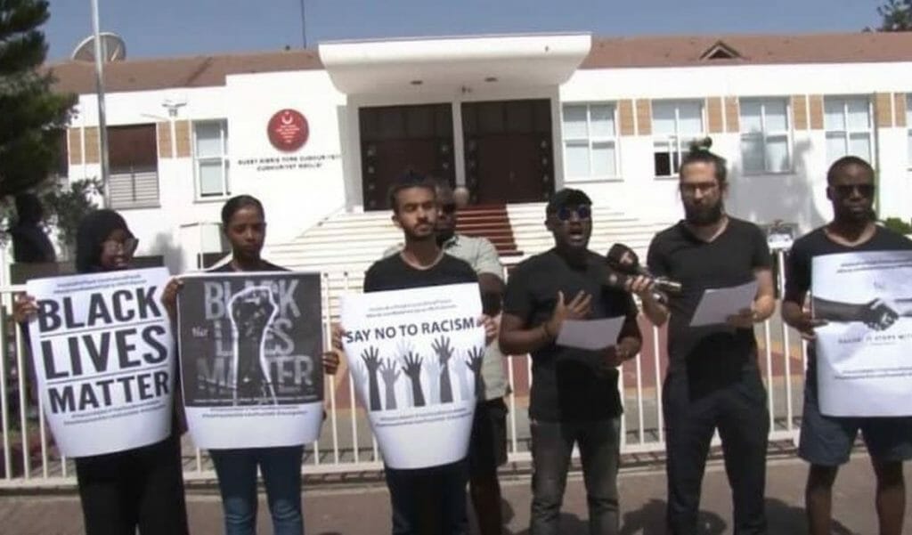 Afrikanische Studenten im türkisch besetzten Teil Zyperns demonstrieren gegen den alltäglichen Rassismus
