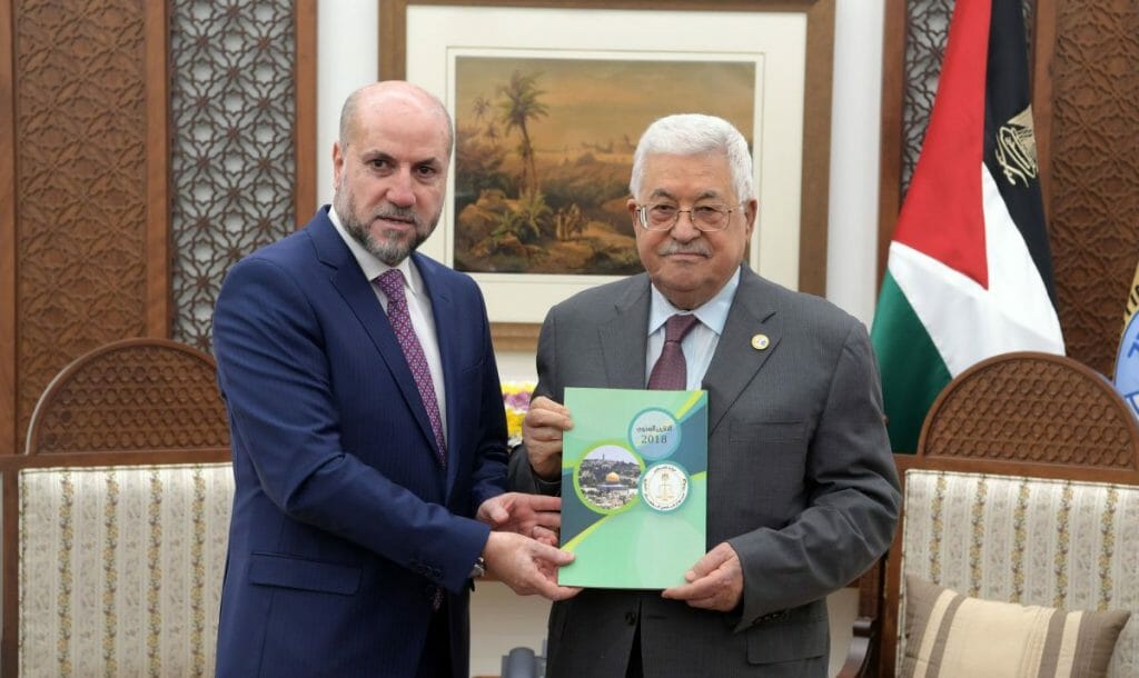 Der oberste Schariahrichter der Palästinensischen Autonomiebehörde al-Habbash mit PA-Präsident Abbas