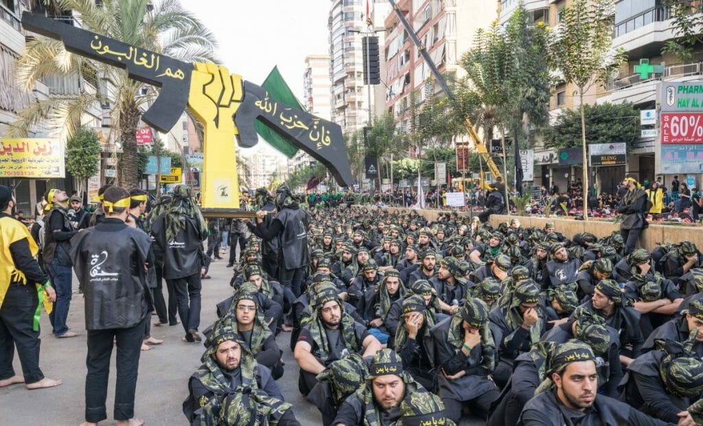 Hisbollah-Kämpfer in der libanesischen hauptstadt Beirut