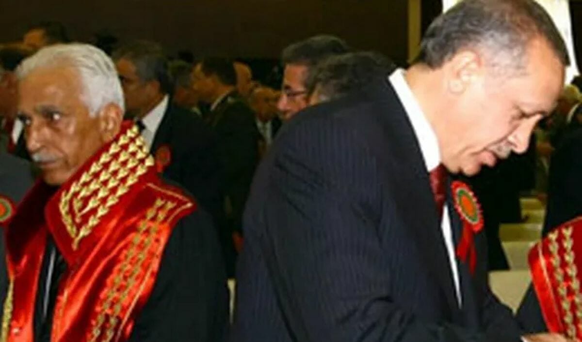 Generalstaatsanwalt Abdurrahman Yalçınkaya und Miniterpräsident Erdogan im Jahr 2008