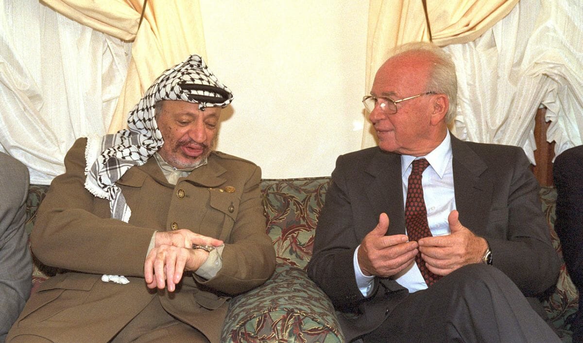 Auch Yitzhak Rabin (re,) knüpfte den Friedensprozess an Bedingungen