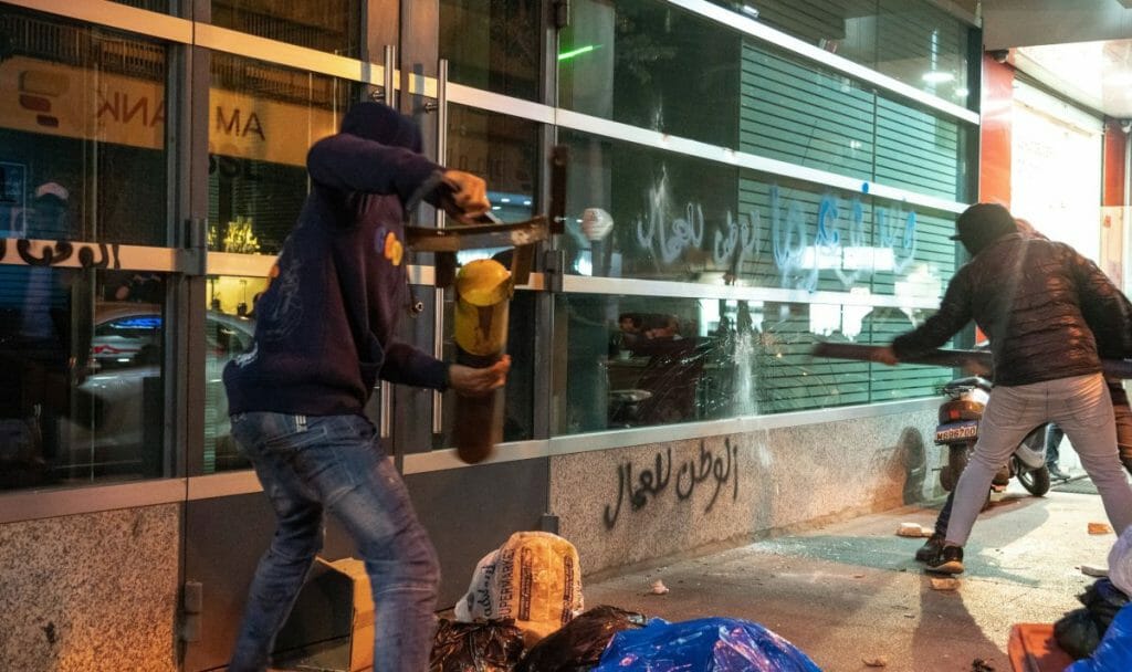 Der Zorn libanesischer Demonstranten richtet sich immer wieder gegen Banken, die ihre Auszahlungen eingeschränkt haben