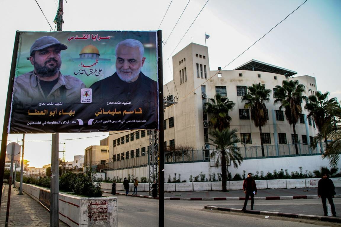 Plakat im Gazastreifen, rechts darauf: der bei vielen Arabern verhasste Qassem Soleimani. (imago images/ZUMA Press)