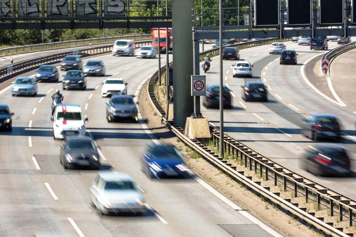 Die A100 in Berlin war am Dienstagabend Schauplatz einer Amokfahrt. (imago images/Dirk Sattler)