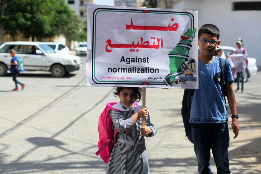 Das Narrativ der Palästinenser hat sich nicht geändert - wie auf dem Plakat zu sehen, geht es noch immer um Palästina vom Mittelmeer bis zum Jordan. (imago images/ZUMA Wire)