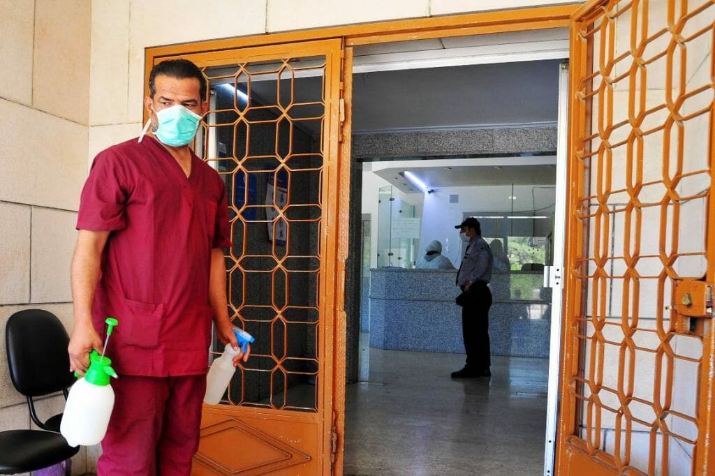 Krankenhauseingang in Syriens Hauptstadt Damaskus. (imago images/Xinhua)