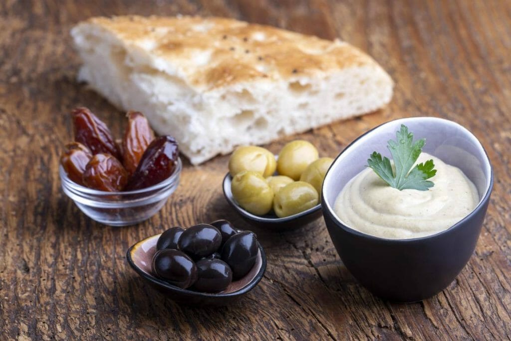 Tahini ist eine der Zutaten von Humus - Boykottaufrufe gegen eines israelische Firma haben dem Verkauf gut getan. (imago images/Panthermedia)