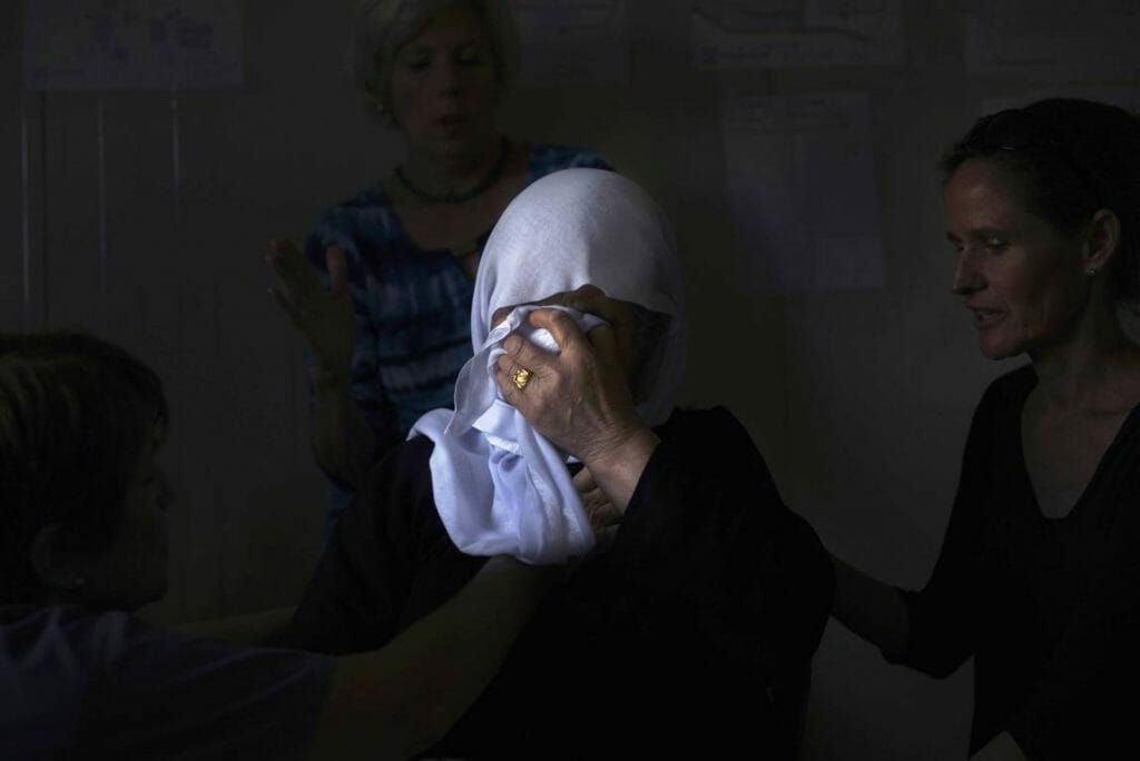 Trauer unter den Jesiden im Irak: Der Sohn und die Tochter der Frau wurden vom IS ermordet. (imago images/ZUMA Press)