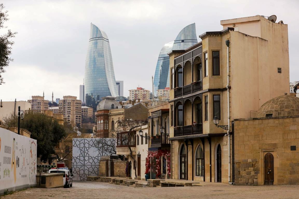 In Baku, der Hauptstadt Aserbaidschans, ist die Türkei ein gern gesehener Gast. (imago images/Pacific Press Agency)