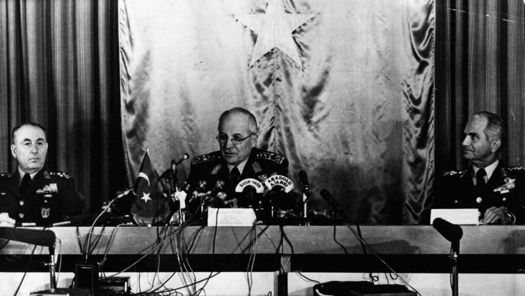 Kenan Evren, einer der Anführer des Miltärputsches, der danach Präsdient der Türkei wurde