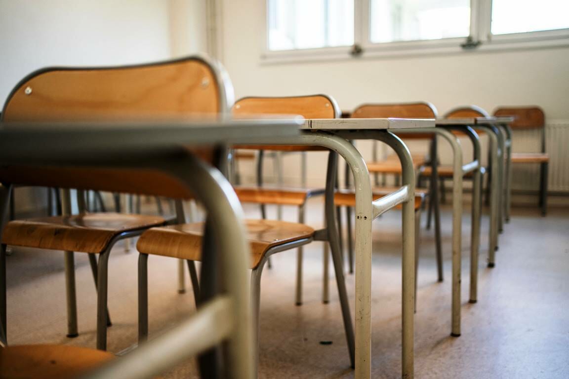 Lehrerverband klagt über drohenden Druck auf Lehrer in deutschen Schulen. (© imago images/Hans Lucas)