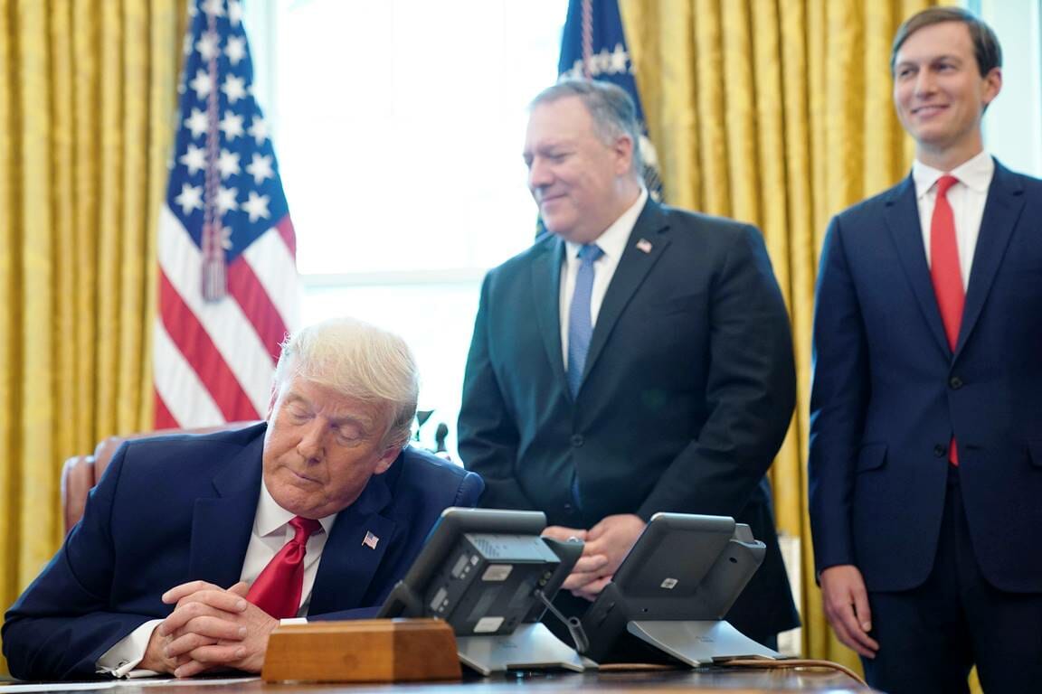 US-Präsident Trump, Außenminister Pompeo und Jared Kushner bei der Telefonkonferenz mit den Führungen Israels und des Sudan am 23. Oktober. (© imago images/ZUMA Wire)