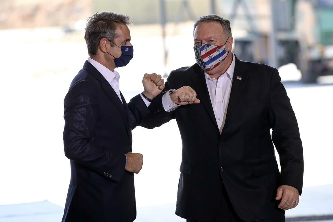 US-Außenminister Mike Pompeo (re.) mit seinem griechischen Amtskollegen Kyriakos Mitsotakis. Die USA stärken den Gegnern der Türkei den Rücken. (imago images/ANE Edition)