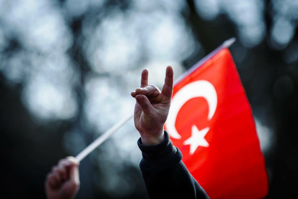 Die Jugendorganisation der Aleviten warnt vor der Kooperation mit türkischen Rechtsextremen. (© <a href="http://www.imago-images.de">imago images</a>/Lars Berg)