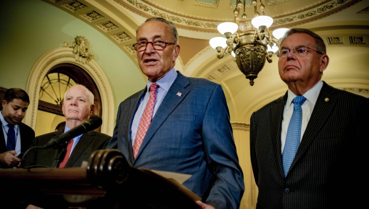 Schumer (mi.) und Menendez (re.) lehnen das Abkommen mit dem Sudan in seiner jetzigen Form ab