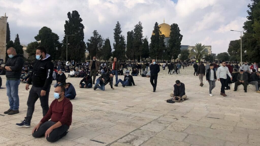Mufti von Jerusalem erliße Gebetsverbot für Muslime aus Bahrain und den Emiraten auf dem Gelände der Al-Aqsa-Moschee