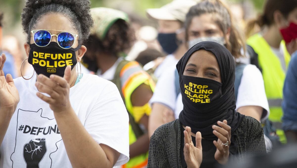 US-Kongressabgeordnete Ilhan Omar (re.) wetter gegen die Friedensabkommen arabischer Staaten mit Israel