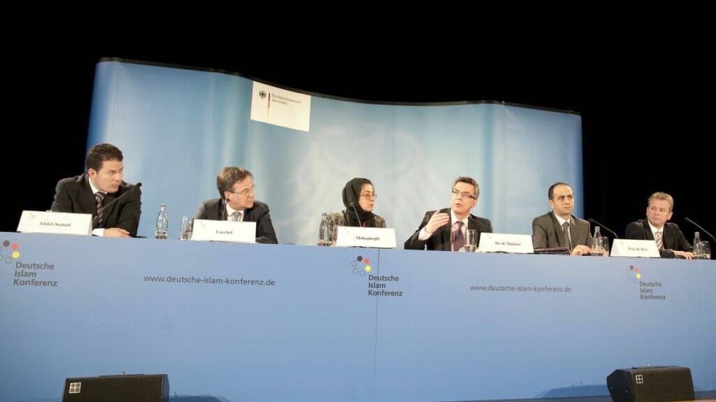 Kürzlich von der Deutschen Islamkonferenz zurückgetrteten: Hamed Abdel-Samad (li.)