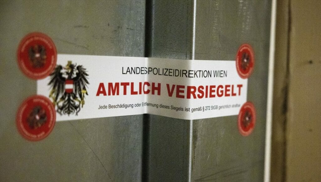Versiegelte Wohnungstür des Attentäters von Wien